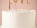 L-O-V-E this romantic cake topper | 10 Adorable Cake Toppers - Tinyme Blog