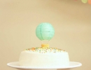 Lovely Hot Air Balloon cake topper | 10 Adorable Cake Toppers - Tinyme Blog