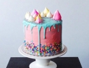 Beautiful meringue rainbow drip cake | 10 Amazing Drip Cakes - Tinyme Blog