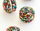 Mouthwatering chocolate sprinkle sandwich cookie | 10 Clever Cookies - Tinyme Blog