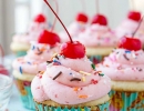 Indulge yourself in this refreshing strawberry sundae! | 10 Creative Cupcakes - Tinyme Blog