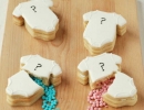 Pretty gender reveal cookies | 10 Creative Gender Reveal Ideas - Tinyme Blog