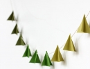 Homemade mini trees garland | 10 Cute Christmas Garlands - Tinyme Blog