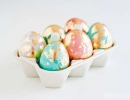 Fancy Golden Marbled Easter Eggs | 10 Easter Egg Decorating Ideas - Tinyme Blog