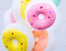 Sprinkle-adorned doughnut ballon | 10 Funtastic Balloon DIYs - Tinyme Blog