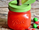 Super cute for treats DIY apple mason jars | 10 Gift Ideas for Teachers - Tinyme Blog