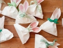 Adorable bunny ear party favor bags | 10 Inspiring Easter Crafts - Tinyme Blog