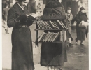 The Walking Library | 10 Mobile Libraries - Tinyme Blog
