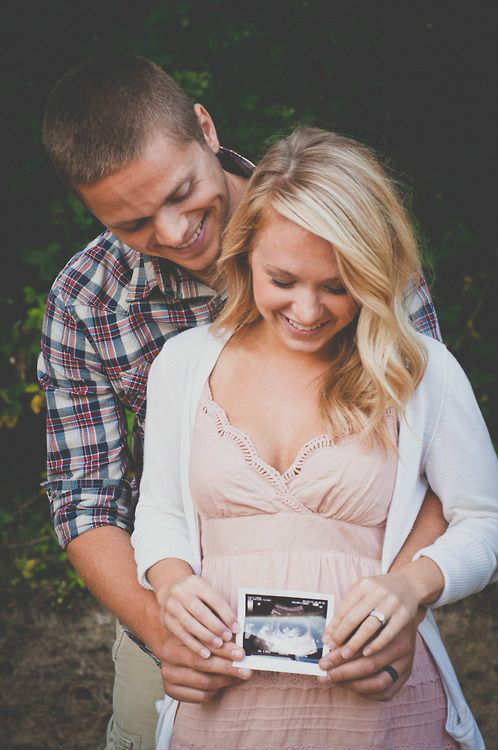 10 Pregnancy Announcement Photo Ideas - Tinyme Blog