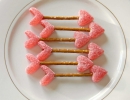 Stick a heart | 10 Pretzel DIY's - Tinyme Blog