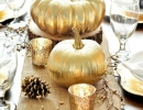 Elegant yet easy-to-make metallic pumpkin table runner | 10 Thanksgiving Table Settings - Tinyme Blog