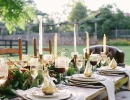 Simplistic outdoor tablescape | 10 Thanksgiving Table Settings - Tinyme Blog