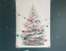 Jazz up with this simple fir tree print & homemade garland! | 10 Unusual Christmas Trees Part 2 - Tinyme Blog