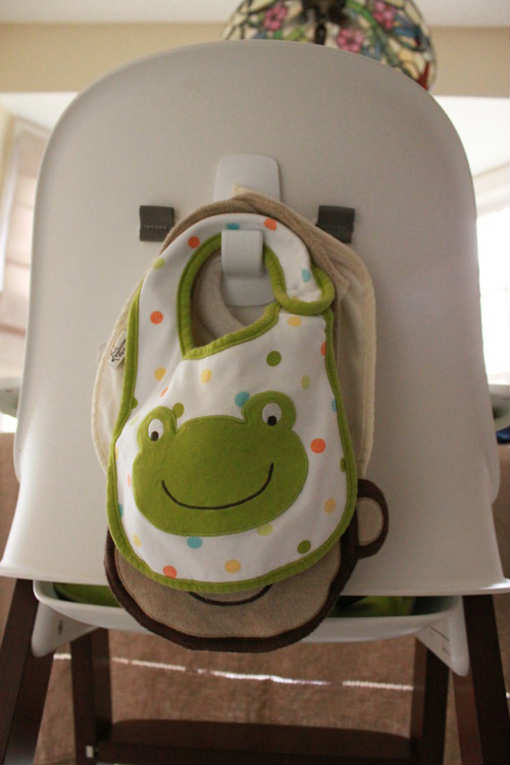 Hang on Baby bibs! | 10 Terrific Toddler Hacks - Tinyme Blog