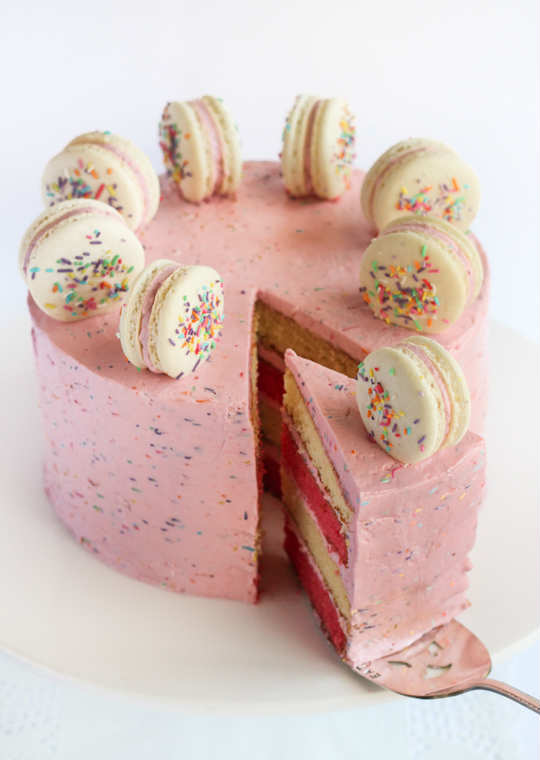 Ridiculously good macaron topped cake! | 10 Darling Girls Cakes - Tinyme Blog