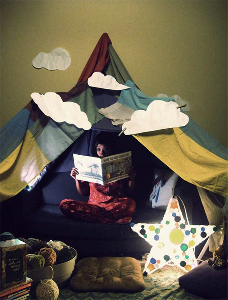 Epic blanket fort | 10 Super Snuggly Reading Nooks Part 3 - Tinyme Blog