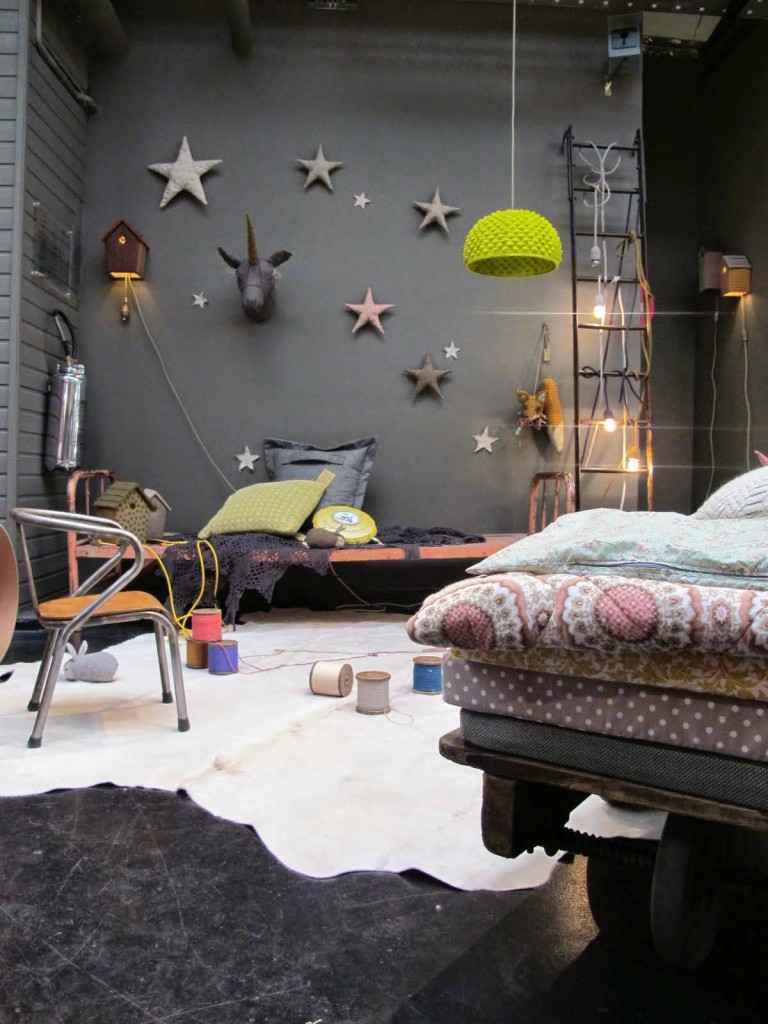 10 Dramatically Dark Kids Rooms 2 768x1024